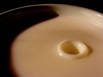 warme witte chocolademelk